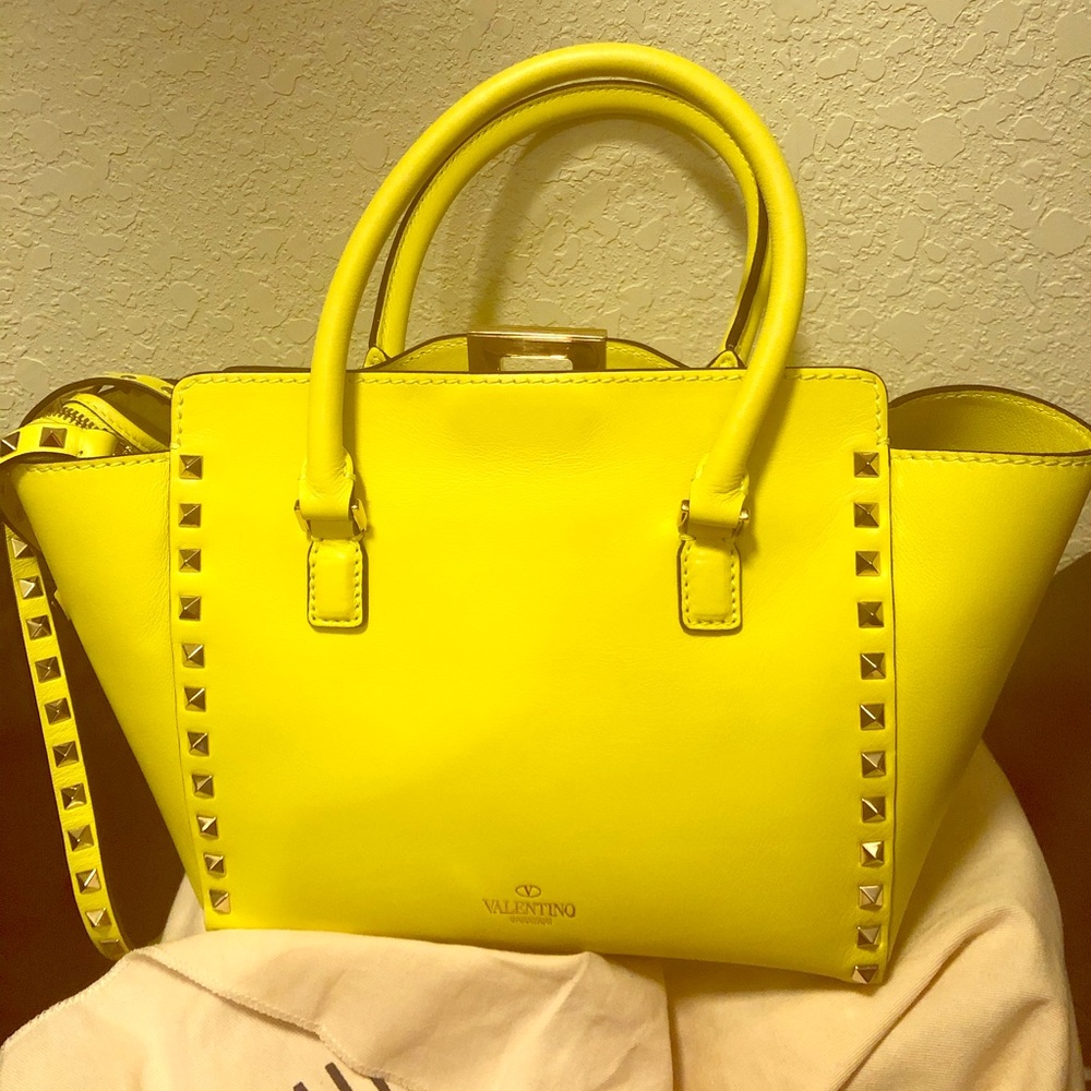 Valentino Vitello Small Rockstud Tote Fluc Yellow